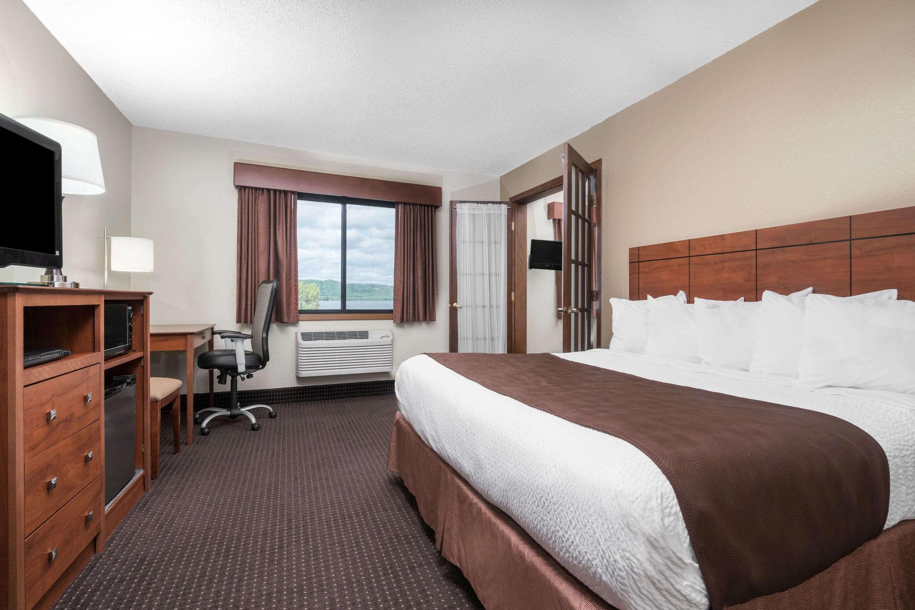 Americinn By Wyndham Lake City Екстериор снимка