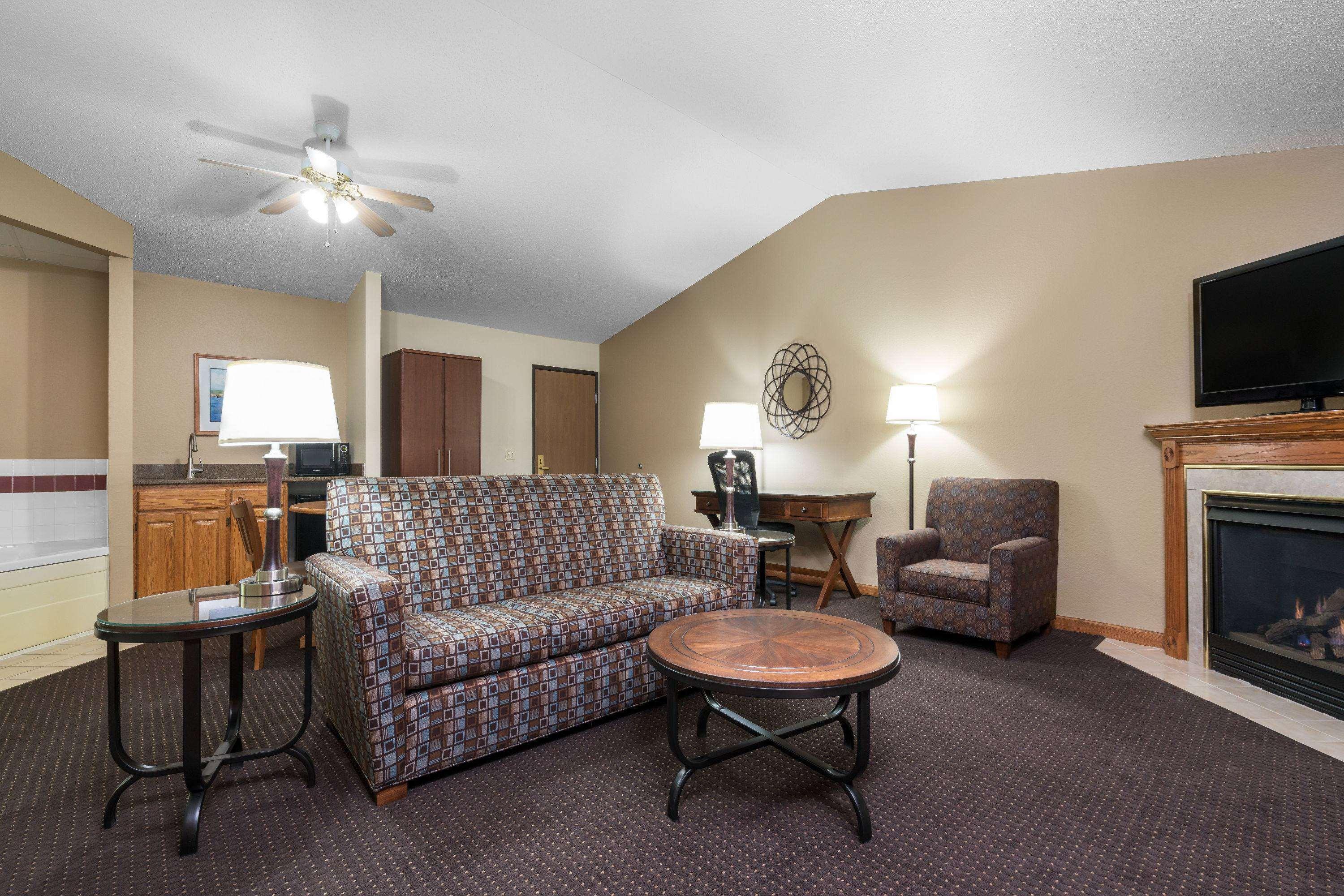 Americinn By Wyndham Lake City Екстериор снимка