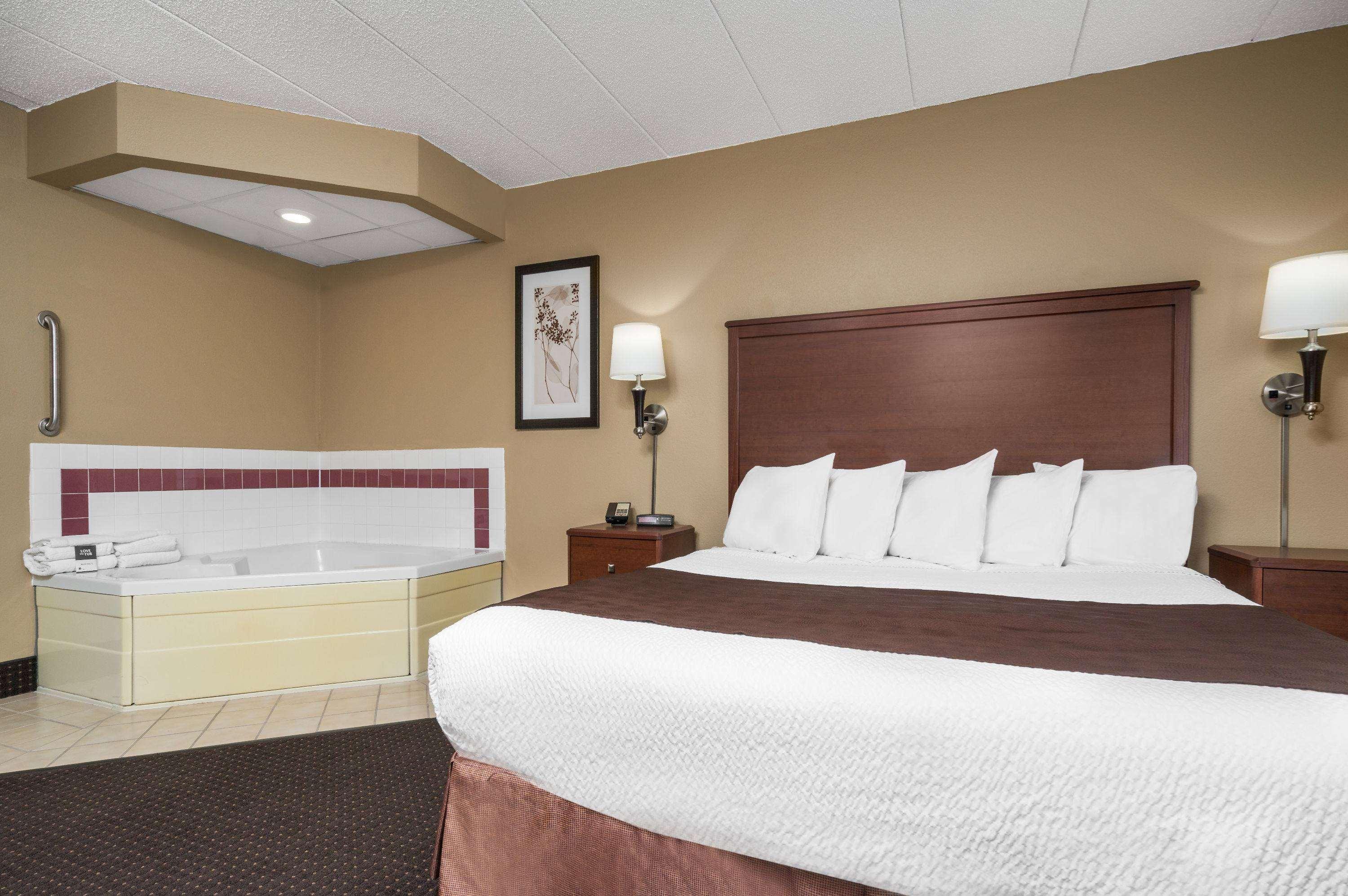 Americinn By Wyndham Lake City Екстериор снимка